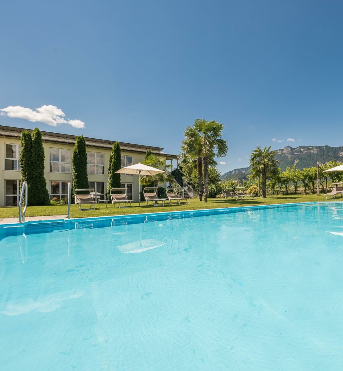 Hotel Mandelhof – Girlan